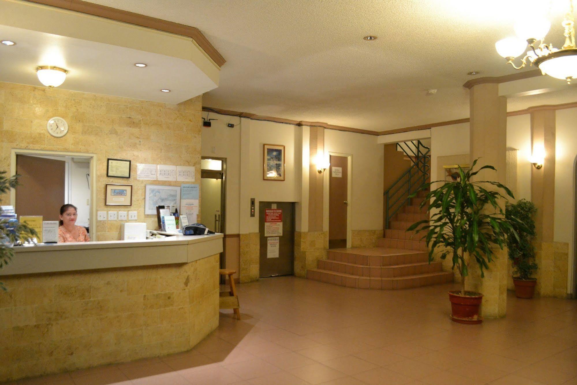 ホテル ウエスト プラザ マラカル コロール エクステリア 写真